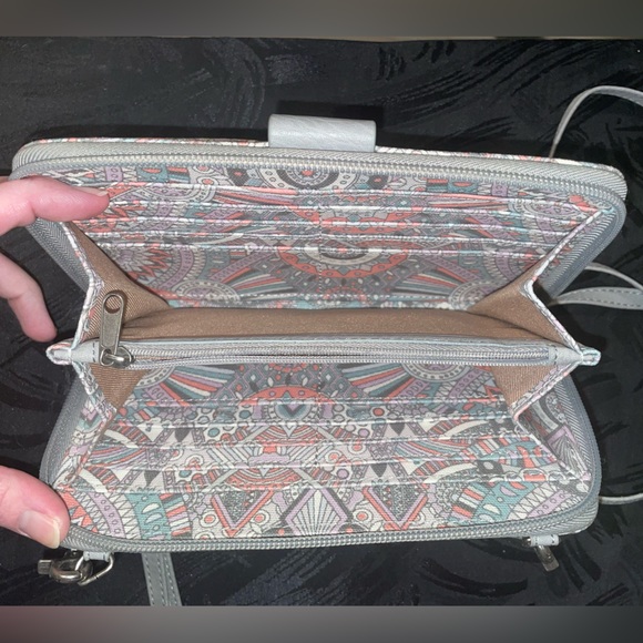 *NWOT* Sakroots Large Smartphone Crossbody/Wristlet Wallet Pink/Gray/Multicolor - Picture 3 of 4
